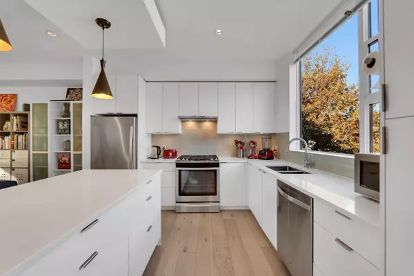 Squamish, BC V8B 0B8,38447 Buckley AVE #4