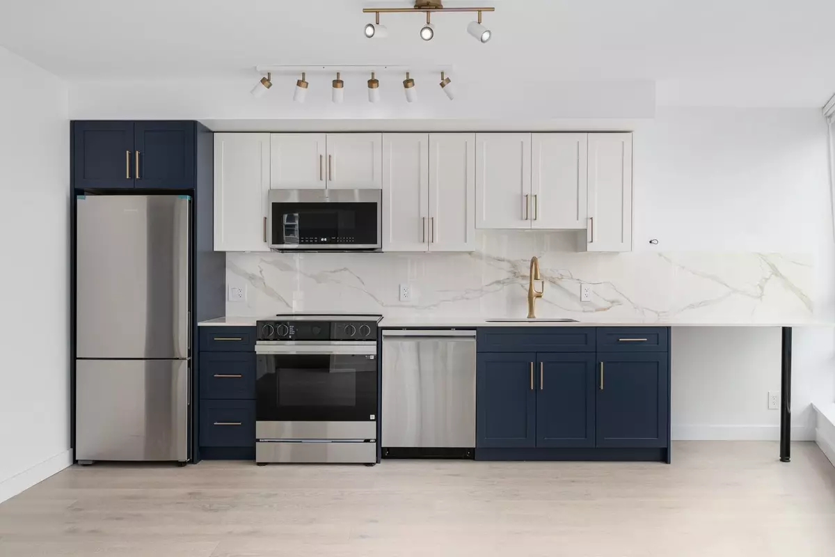 Vancouver, BC V6B 0E8,233 Robson ST #1209