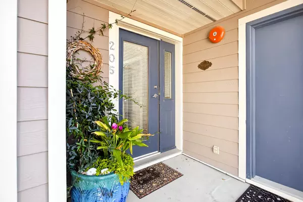 White Rock, BC V4B 2E7,15154 Roper AVE #205