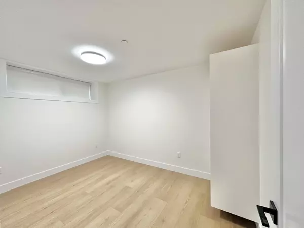 Burnaby, BC V5C 2W5,3580 Union ST