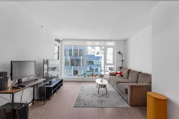 Burnaby, BC V5H 0K7,6398 Silver AVE #807