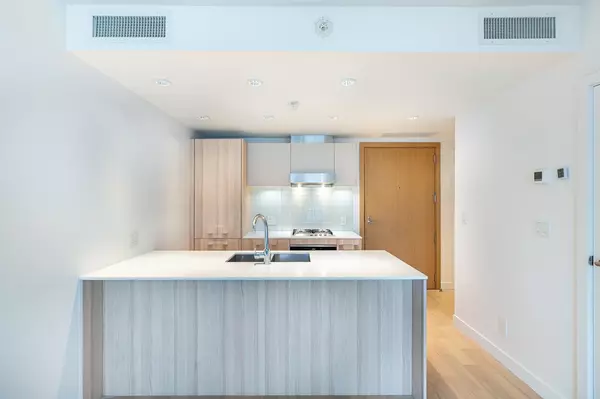 Vancouver, BC V5N 2T7,2220 Kingsway #1601