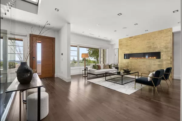 West Vancouver, BC V7S 2K4,1265 Queens AVE