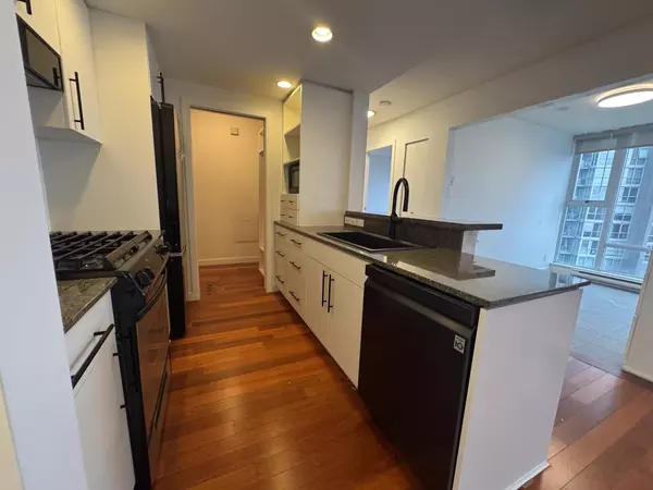 Vancouver, BC V6Z 3E5,455 Beach CRES #2801