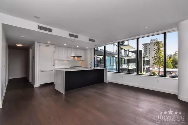 White Rock, BC V4B 0C5,1588 Johnston RD #307