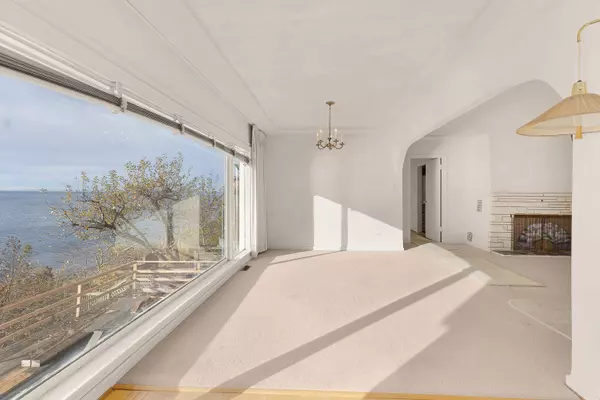 White Rock, BC V3S 1P6,14458 Marine DR