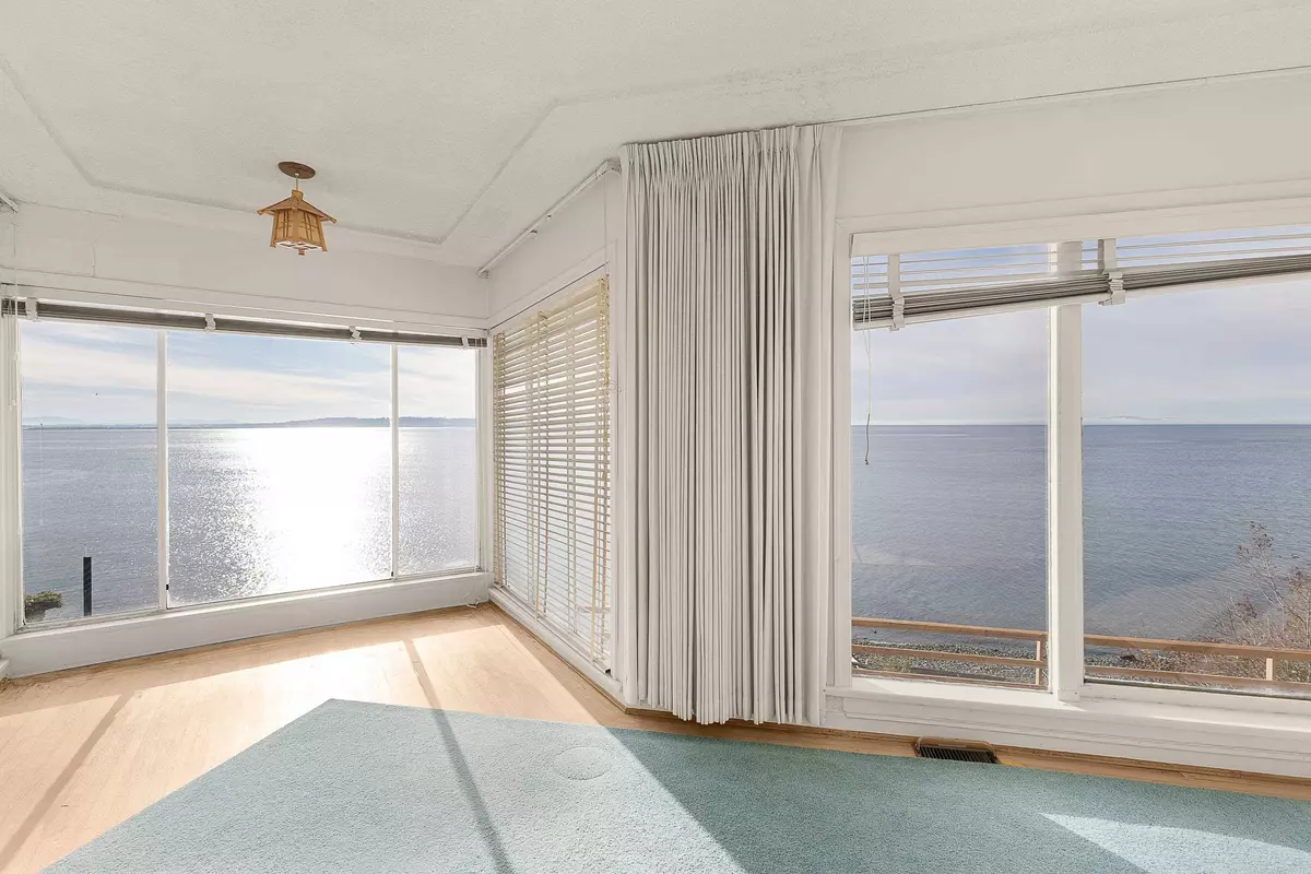 White Rock, BC V3S 1P6,14458 Marine DR