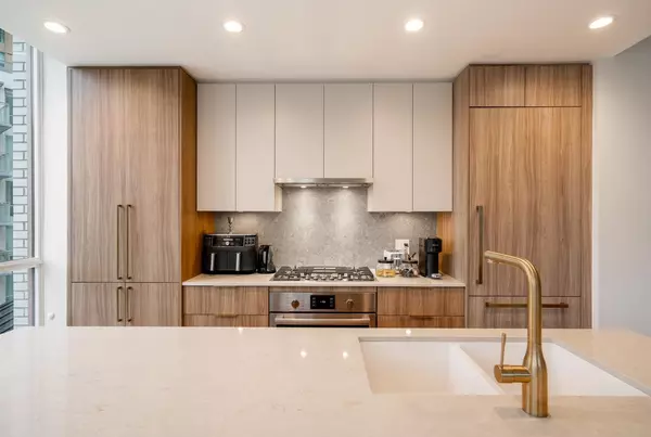 North Vancouver, BC V7J 0E8,2375 Emery CT #303