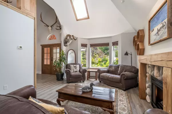 4553 66 ST Ladner, BC V4K 4Y8