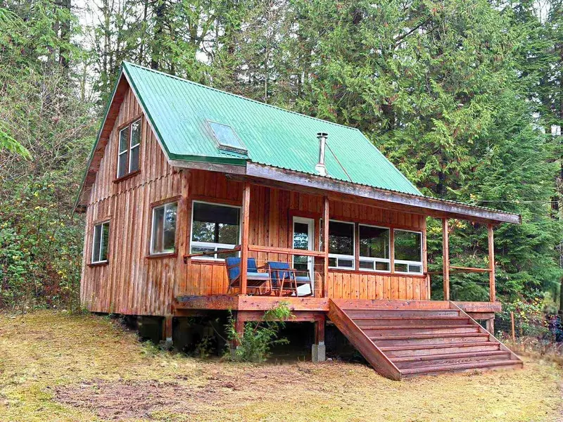 815 The Grove RD, Gambier Island, BC V0N 1V0