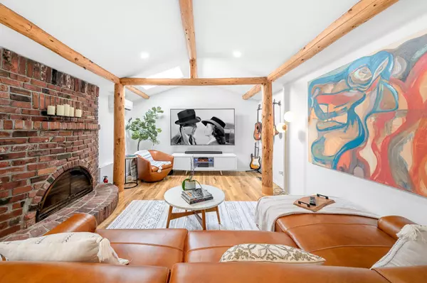 North Vancouver, BC V7H 1L7,2540 Boswell AVE