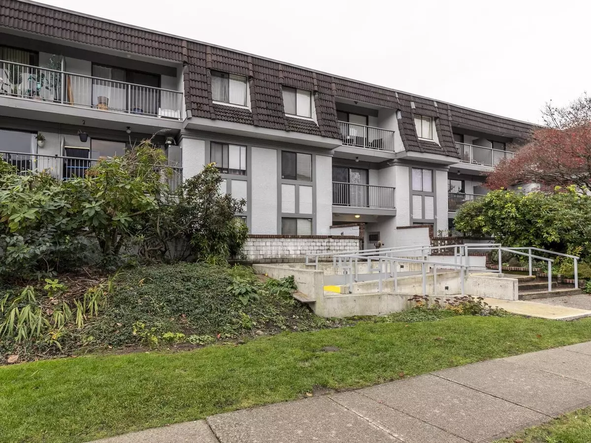 North Vancouver, BC V7M 1C9,275 W 2nd ST #208