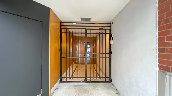 Vancouver, BC V6B 2R9,1072 Hamilton ST #306