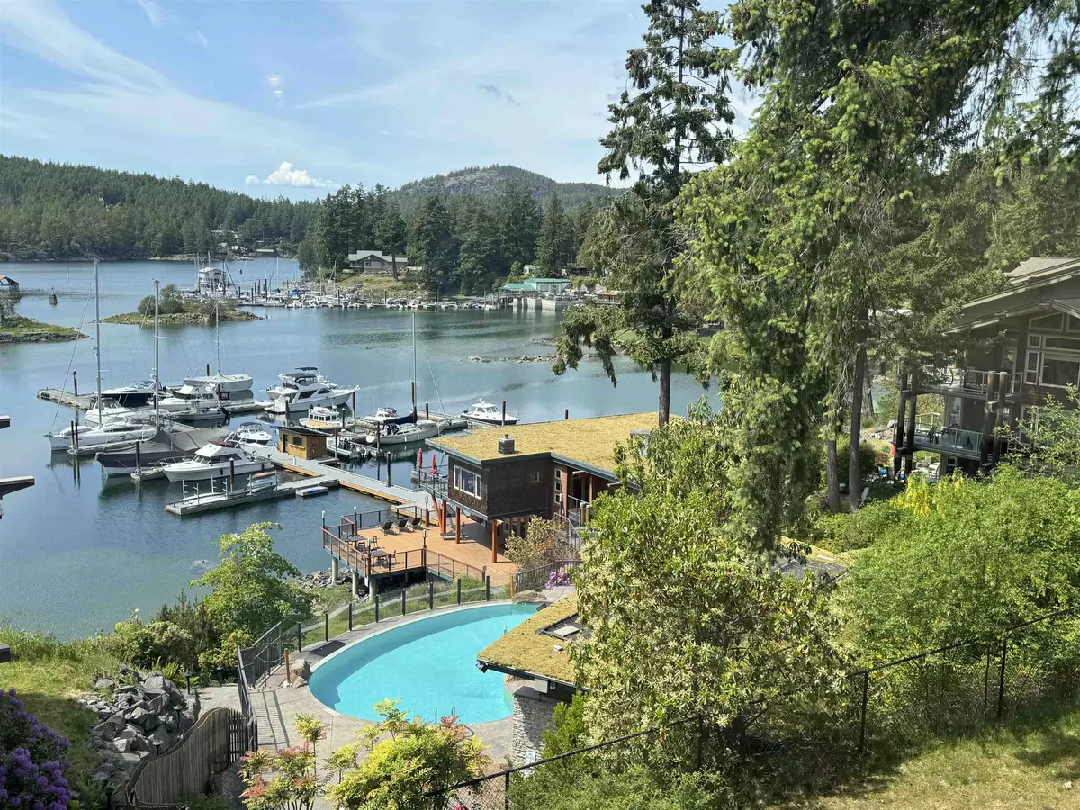 Madeira Park, BC V0N 2H0,12849 Lagoon RD #12B