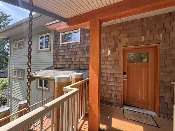 Madeira Park, BC V0N 2H0,12849 Lagoon RD #12B