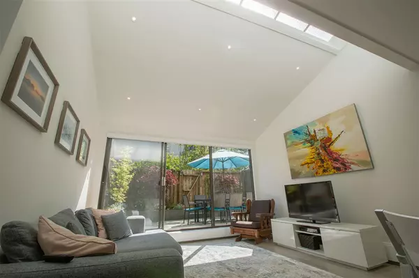 West Vancouver, BC V7V 1R7,1745 Esquimalt AVE #106