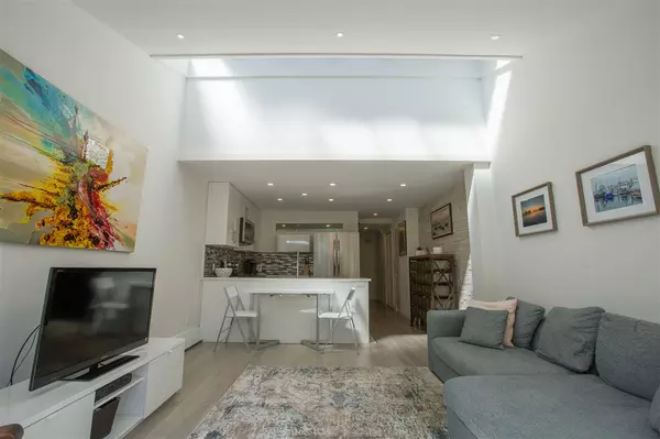 West Vancouver, BC V7V 1R7,1745 Esquimalt AVE #106