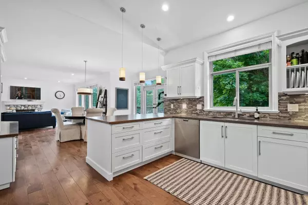 15639 37a AVE Surrey, BC V3S 0H7