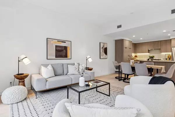 North Vancouver, BC V7J 1H3,TH1431 Hunter ST