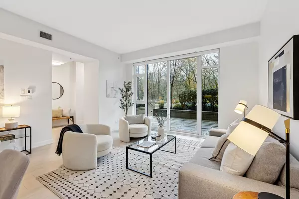 North Vancouver, BC V7J 1H3,TH1431 Hunter ST