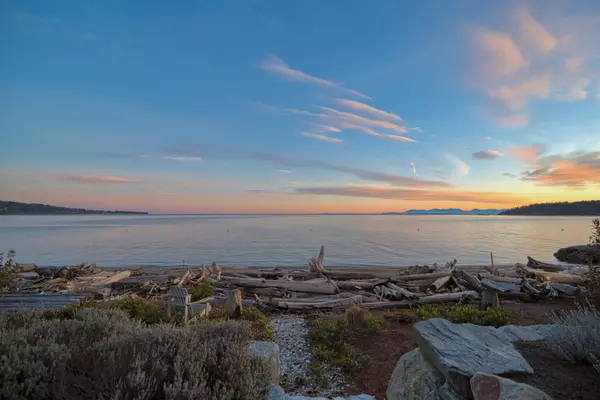 Sechelt, BC V7Z 0T8,6035 Silverstone LN