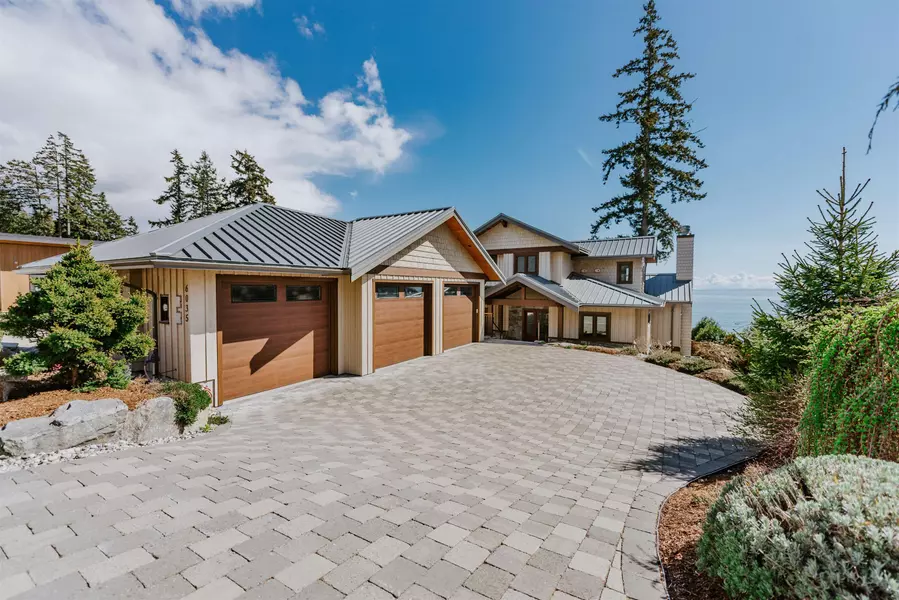 6035 Silverstone LN, Sechelt, BC V7Z 0T8