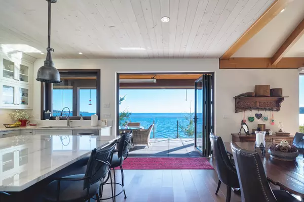 Sechelt, BC V7Z 0T8,6035 Silverstone LN