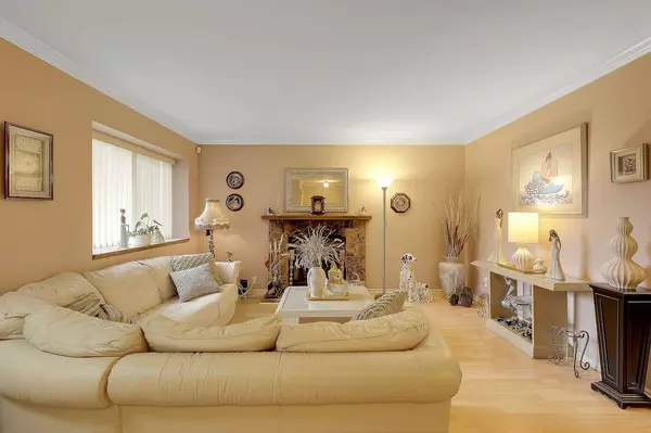 Surrey, BC V3V 7M6,9415 122b ST