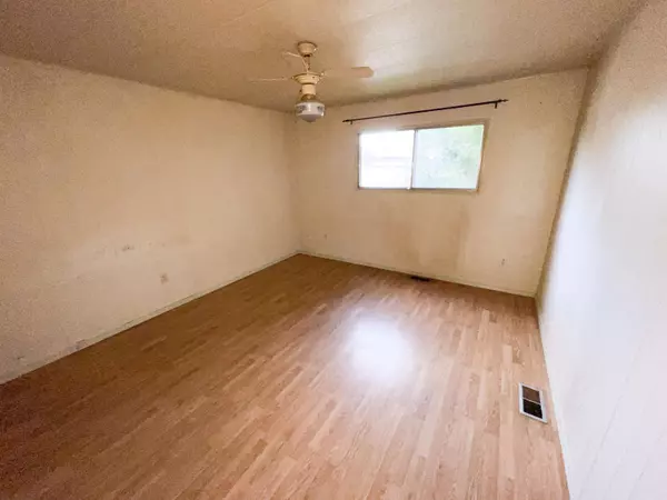 Surrey, BC V3W 5Y4,7790 King George BLVD #53