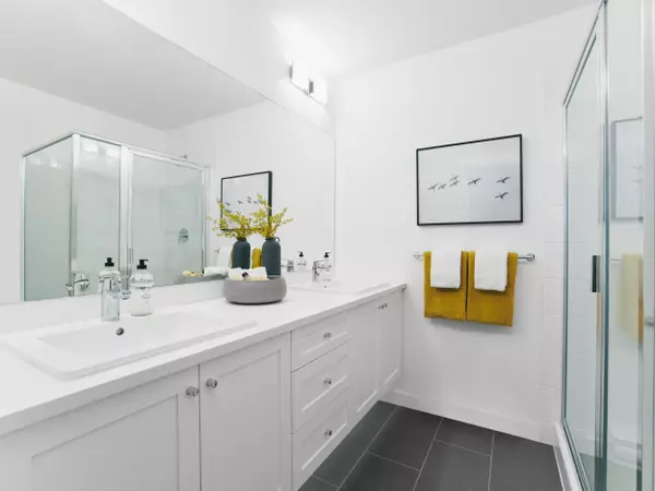 Surrey, BC V0V 0V0,7858 137 ST #107