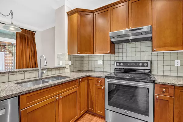 Port Coquitlam, BC V3C 6P9,2381 Argue ST #10