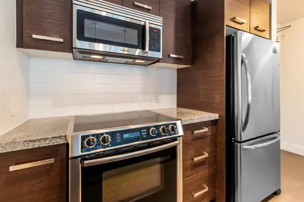 Coquitlam, BC V3B 0B5,2957 Glen DR #209