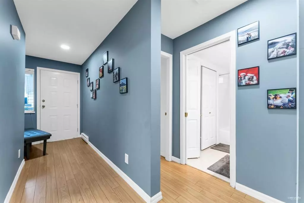 Surrey, BC V3V 5W3,9310 King George BLVD #104