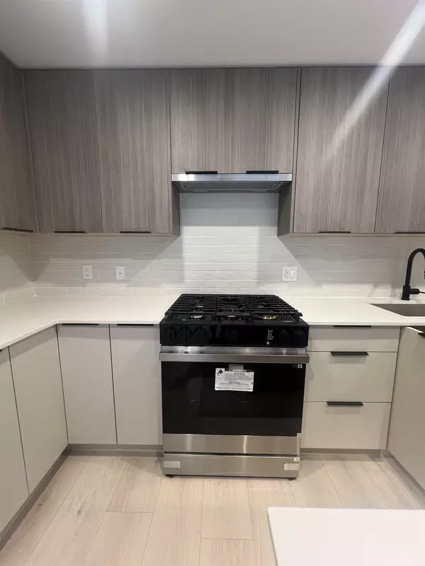 Port Moody, BC V3H 0J7,111 Buller ST #102