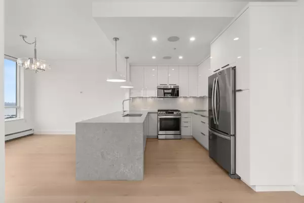 North Vancouver, BC V7M 3N6,120 W 16th ST #1404