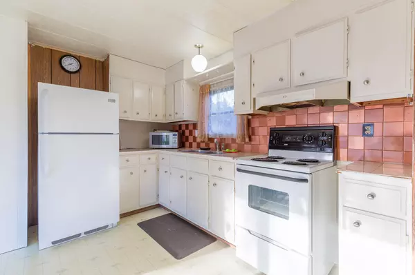 Maple Ridge, BC V2X 2R4,21163 Lougheed HWY #38