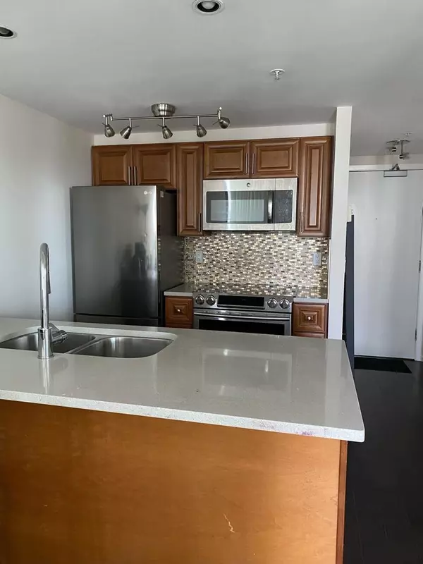 Vancouver, BC V6E 4P1,1331 W Georgia ST #2307