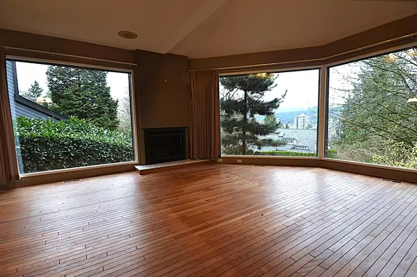 Coquitlam, BC V3J 7J3,1092 Corona CRES