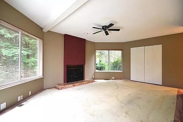 Coquitlam, BC V3J 7J3,1092 Corona CRES