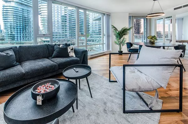 918 Cooperage Way ST, Vancouver, BC V6B 0A7