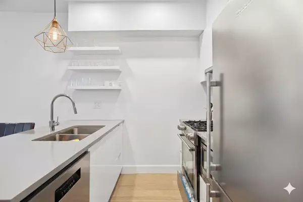 Vancouver, BC V5R 4S9,2666 Duke ST #407