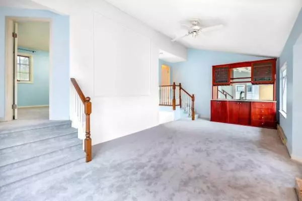 North Vancouver, BC V7L 3C5,243 E 22nd ST