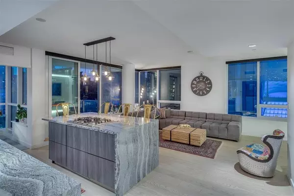 Vancouver, BC V6B 0P4,68 Smithe ST #PH2015