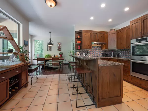 Sechelt, BC V7Z 0R3,5836 Marine WAY