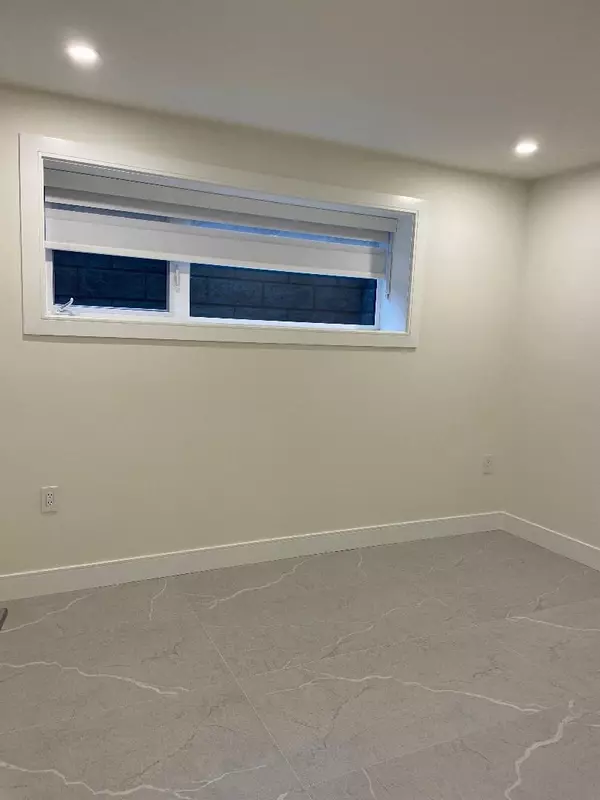 North Vancouver, BC V7R 2T5,452 16 Street East ST