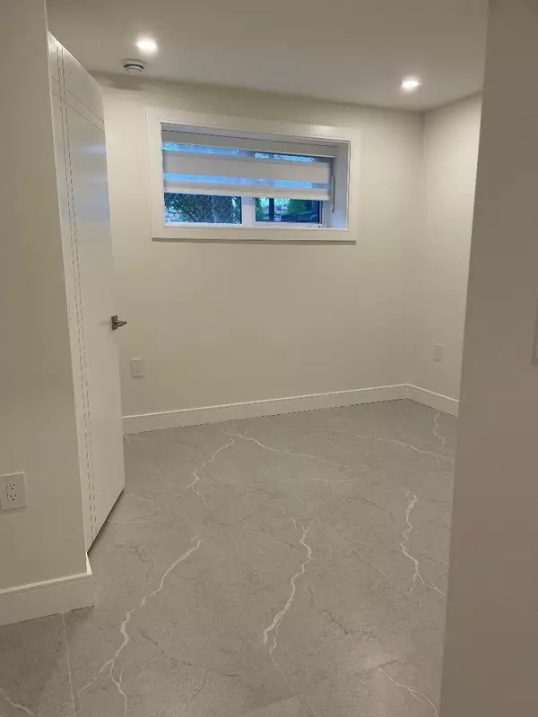 North Vancouver, BC V7R 2T5,452 16 Street East ST