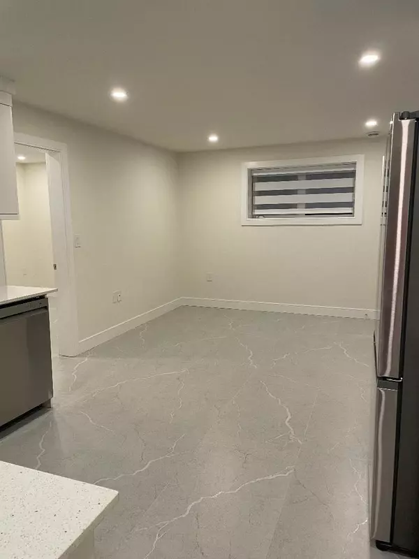 North Vancouver, BC V7R 2T5,452 16 Street East ST