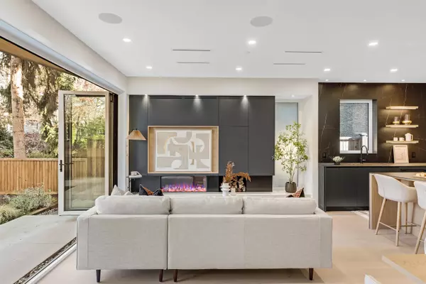 Vancouver, BC V6K 2X2,2764 W 14th AVE #2