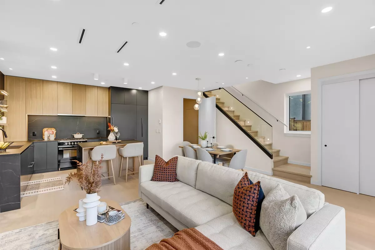 Vancouver, BC V6K 2X2,2764 W 14th AVE #2