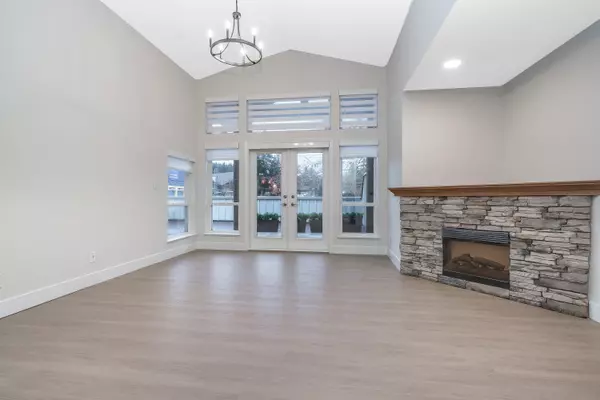 2828 152 ST #202, Surrey, BC V4P 1G6